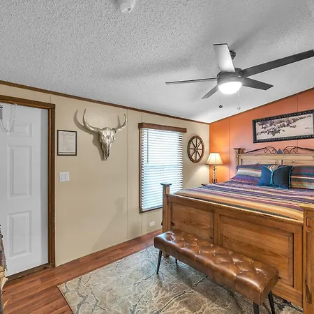 Wild Horses Suite 1 - Lodges At Fossil Creek Hotel Room